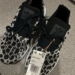 Adidas Swift Run NWT 6 Leopard Animal print tennis shoes sneakers